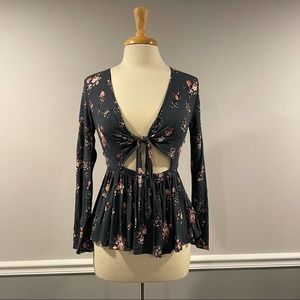 American Eagle Bell Sleeve Floral Peplum Top Boho Navy Blue Cut Out Women’s XS
